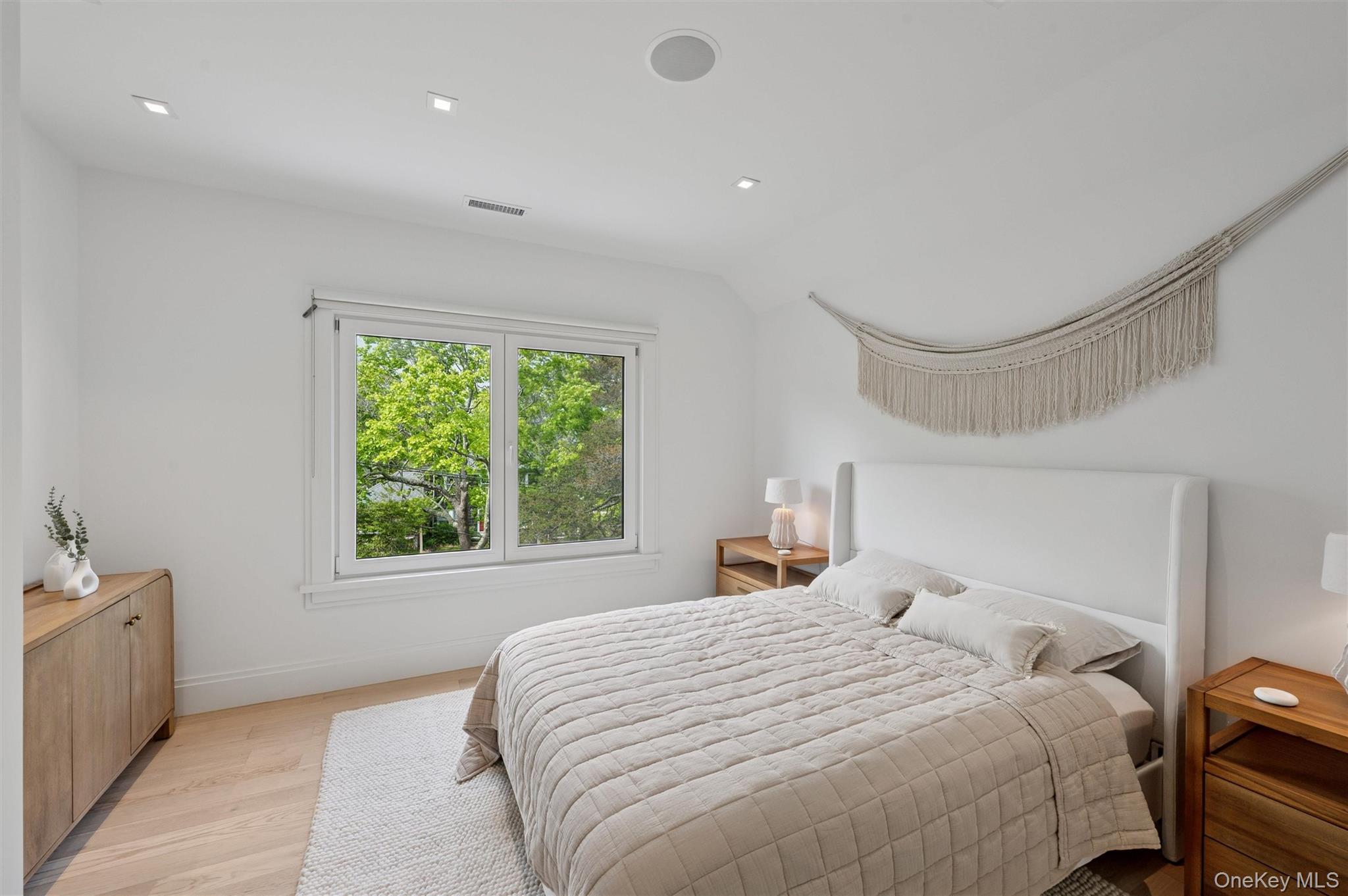 28 Canoe Place Road – For Rent photo 21