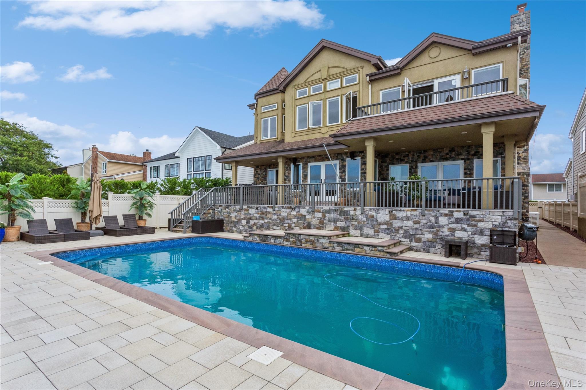 319 Harbor Drive – For Sale