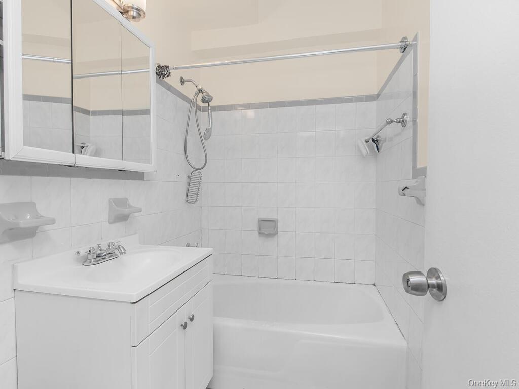 679 W 239th Street, Unit 1C photo 6