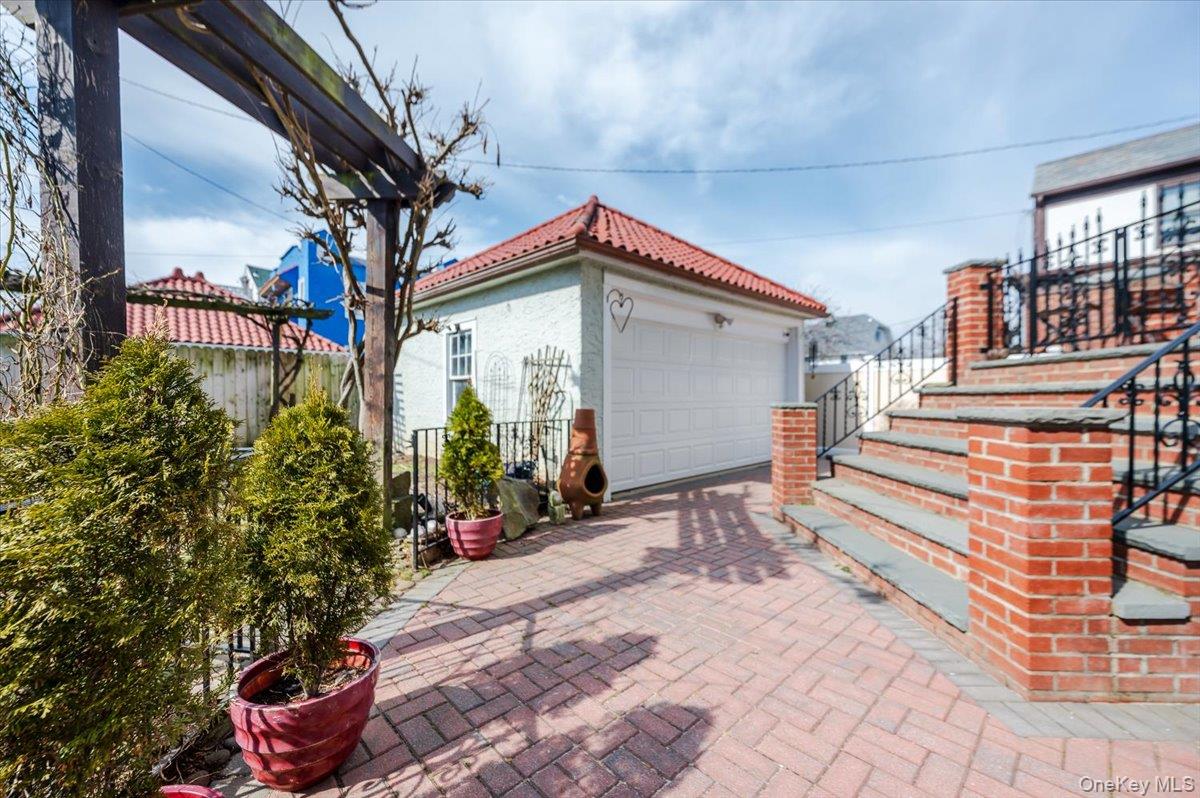211 Laurelton Boulevard – For Sale photo 41
