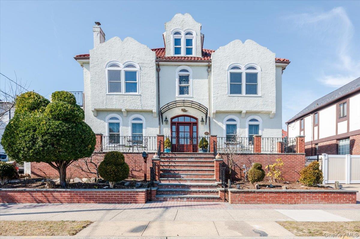 211 Laurelton Boulevard – For Sale photo 2