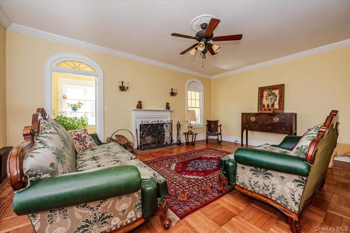 211 Laurelton Boulevard – For Sale photo 6