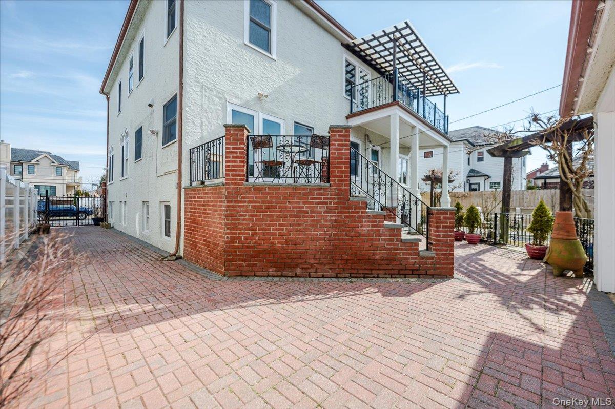 211 Laurelton Boulevard – For Sale photo 40