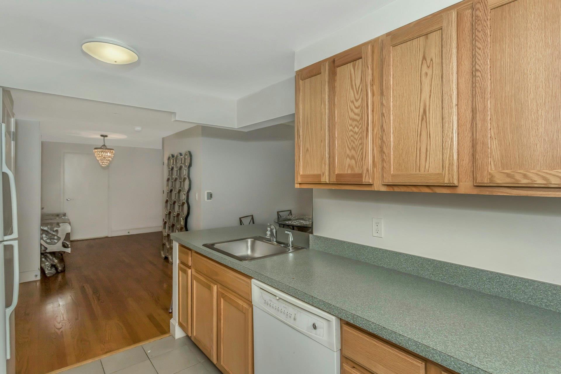 1885 Lexington Avenue, Unit 5B photo 17