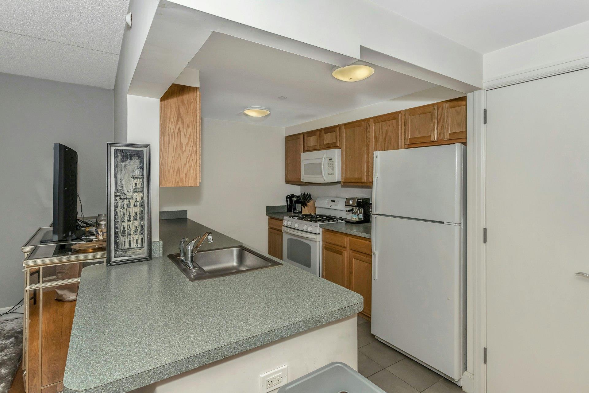 1885 Lexington Avenue, Unit 5B photo 14