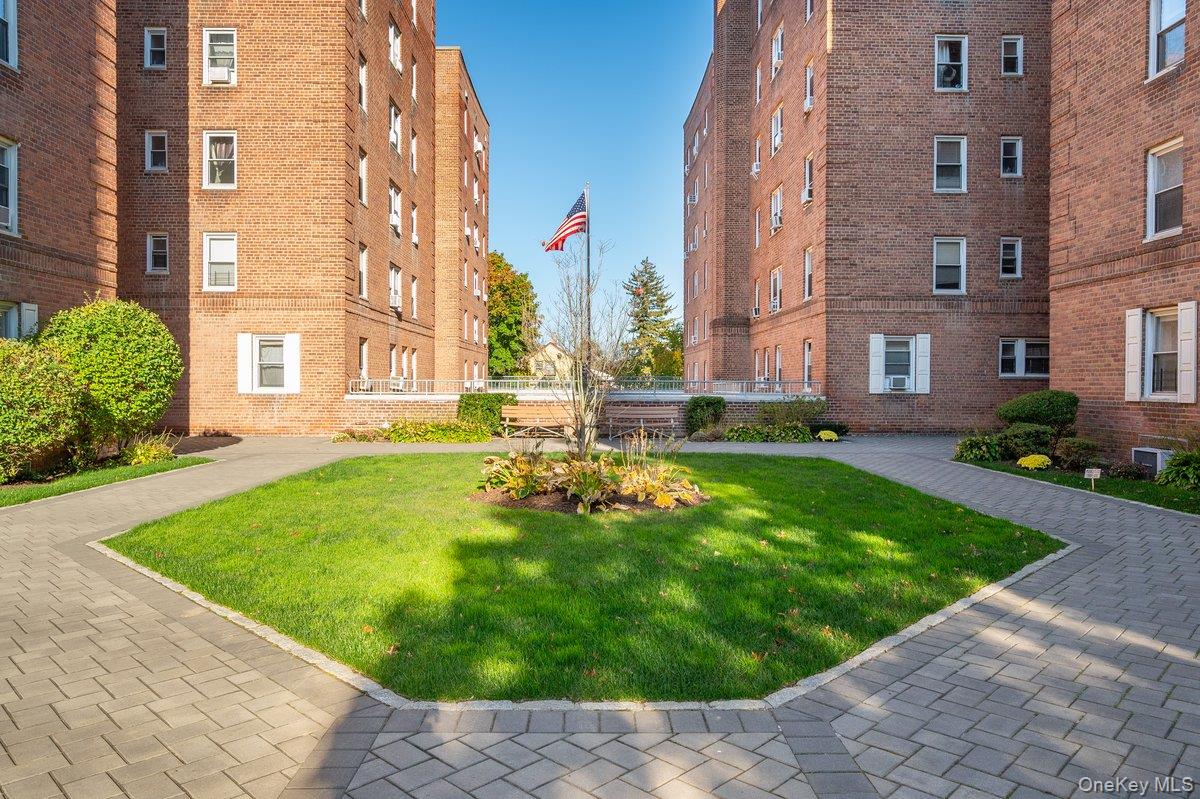 60 Locust Avenue, Unit 604A photo 2