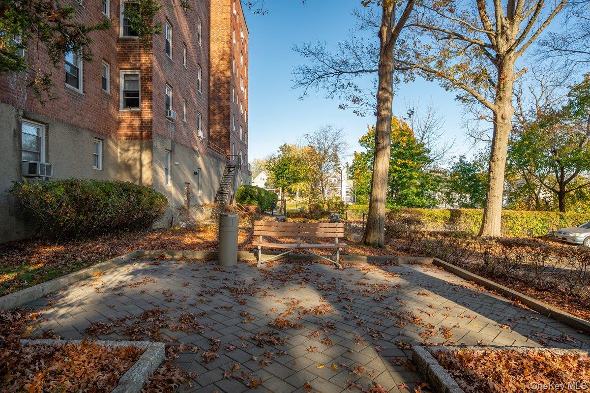 60 Locust Avenue, Unit 604A photo 18