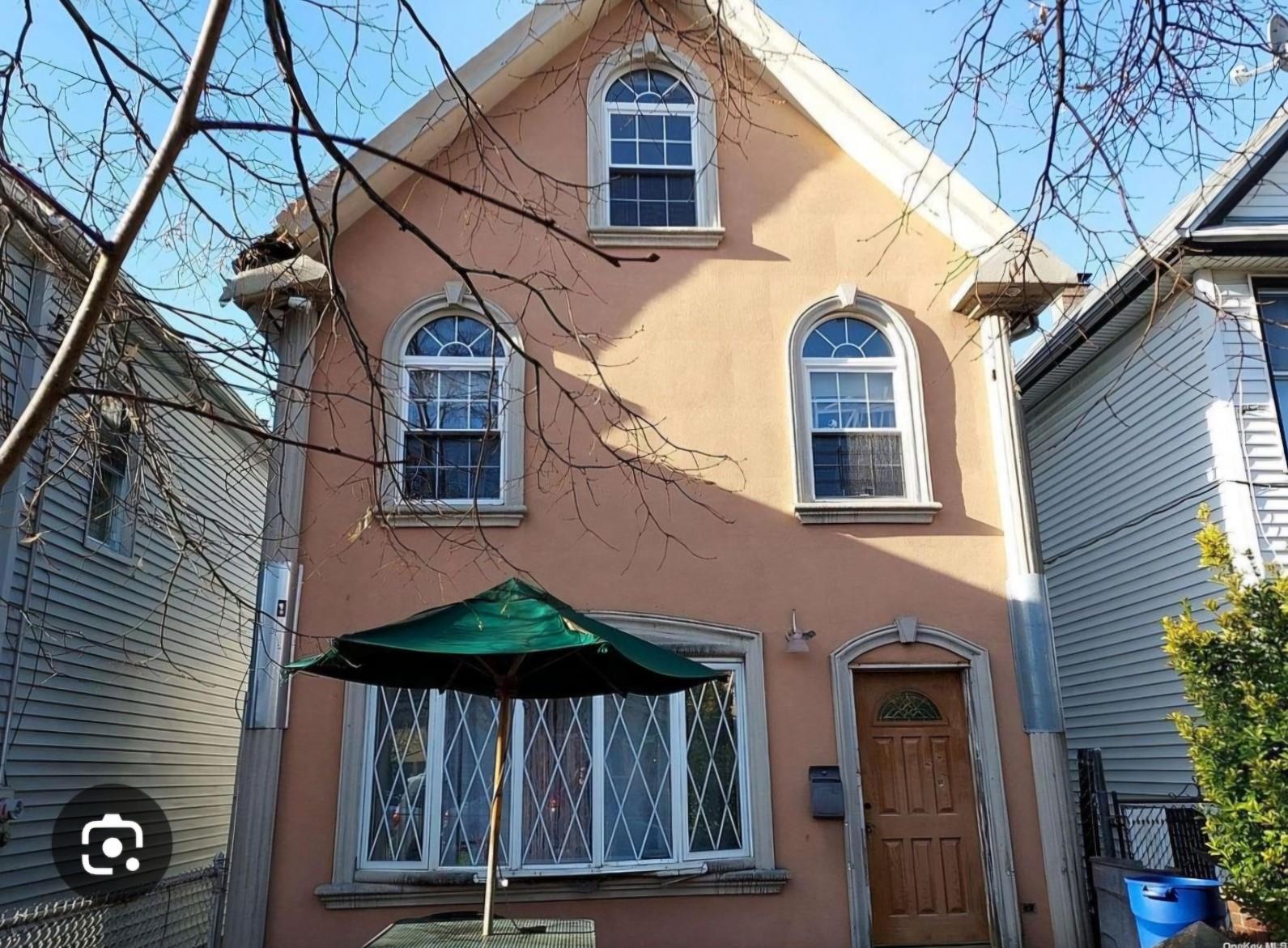 103-48 96 St – For Sale