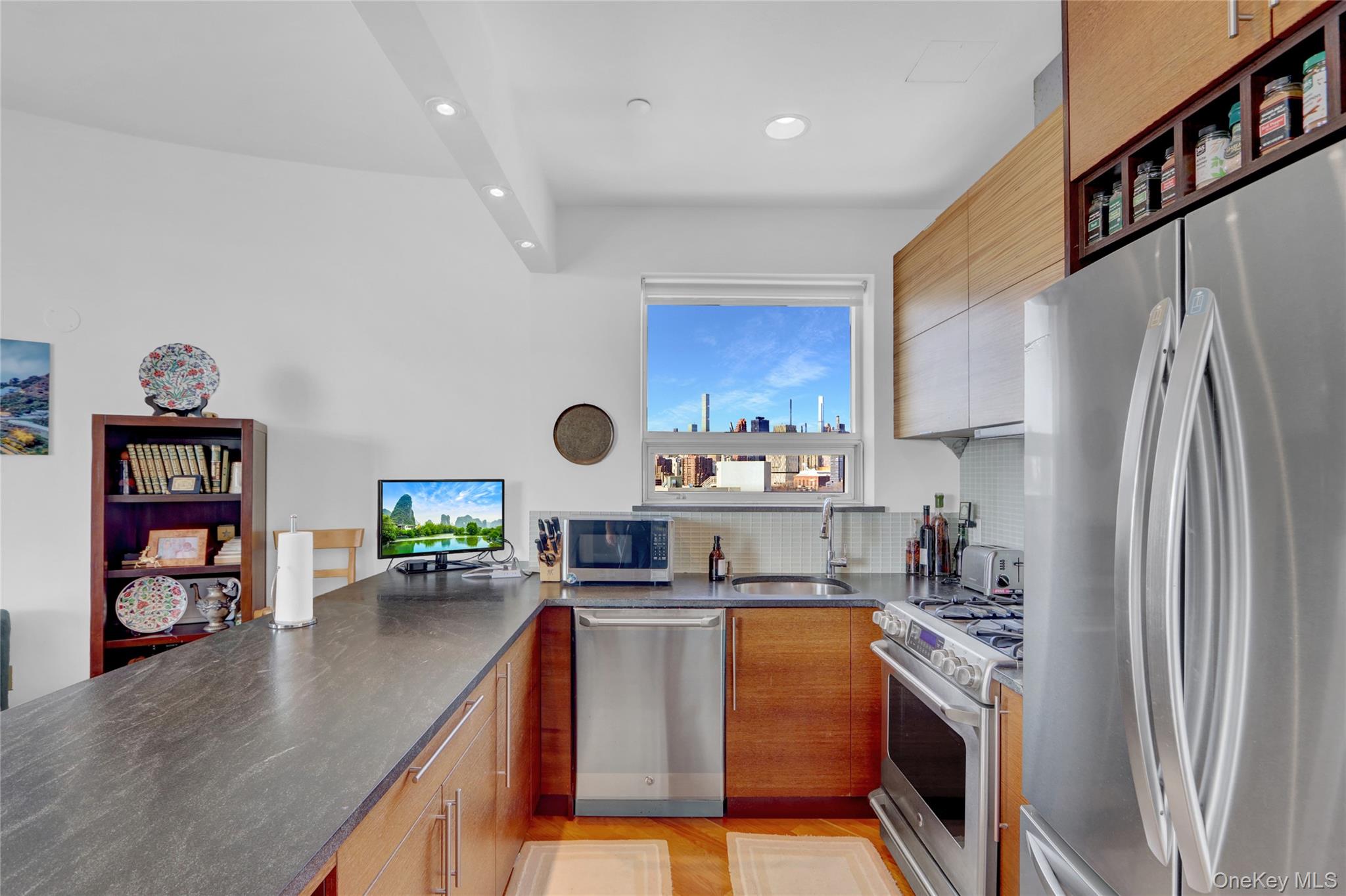11-24 31st Avenue, Unit 10E photo 13