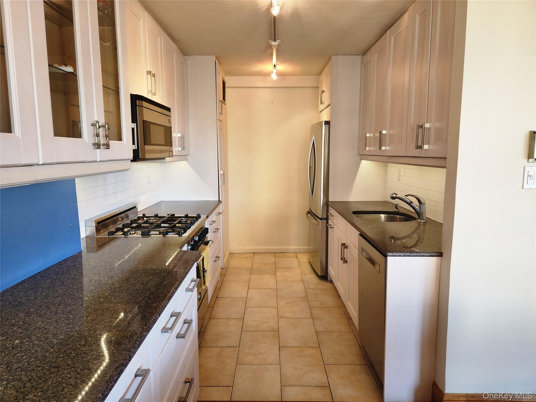 18-15 215th Street, Unit 6 M photo 3