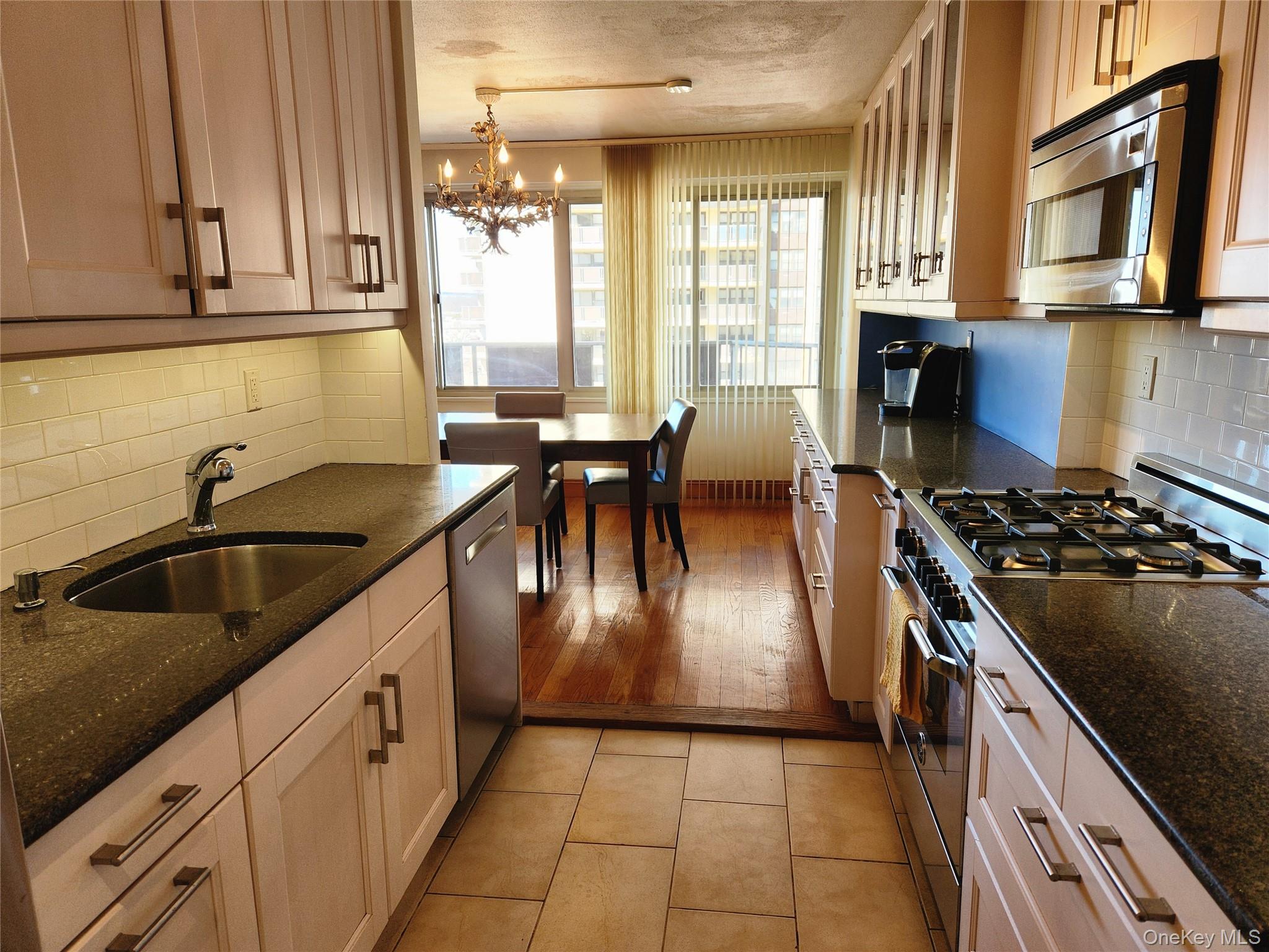 18-15 215th Street, Unit 6 M photo 2