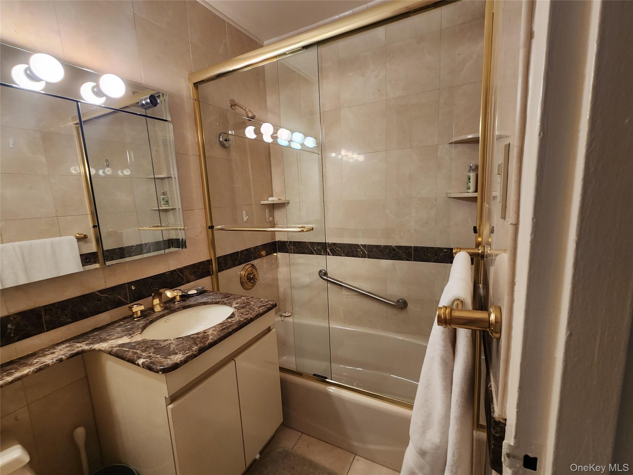 18-15 215th Street, Unit 6 M photo 5