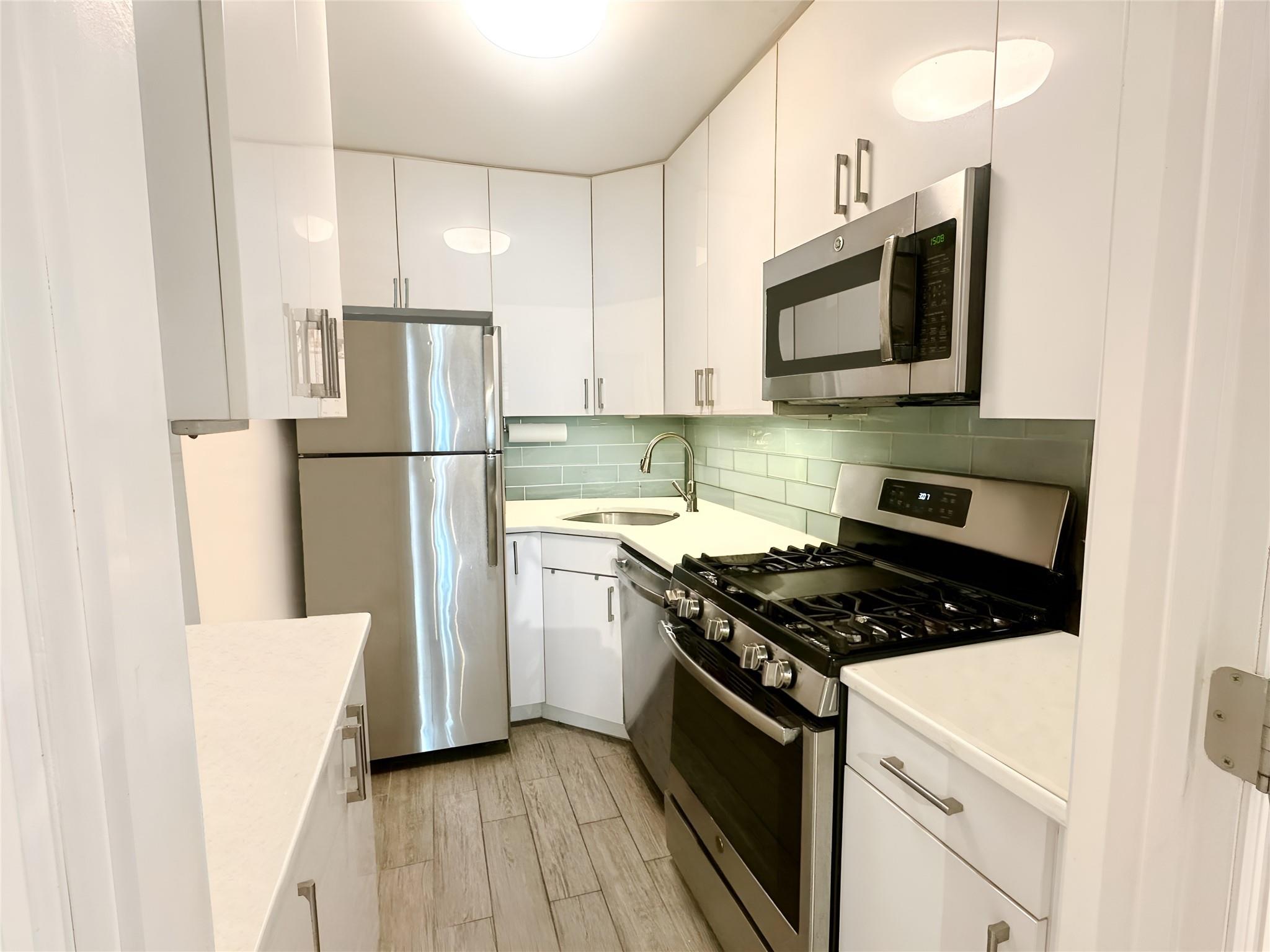 61-20 Grand Central Parkway, Unit A608 photo 8