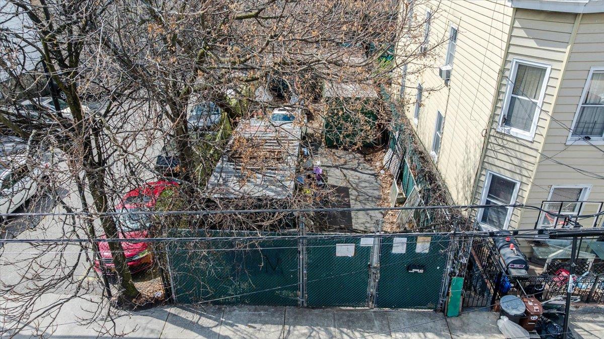 1667 Hunt Avenue – For Sale photo 2
