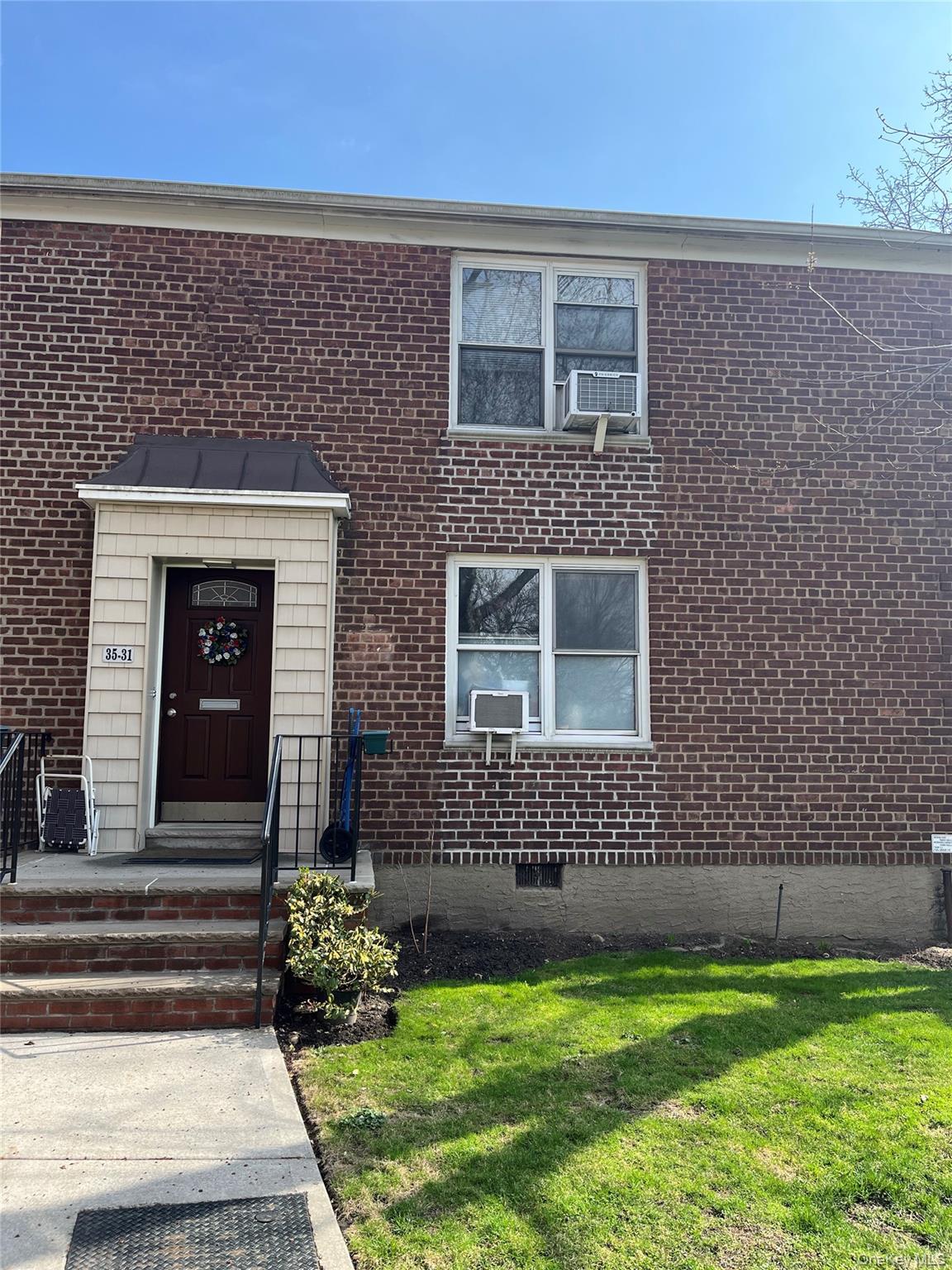35-31 205 Street, Unit 302 photo 3