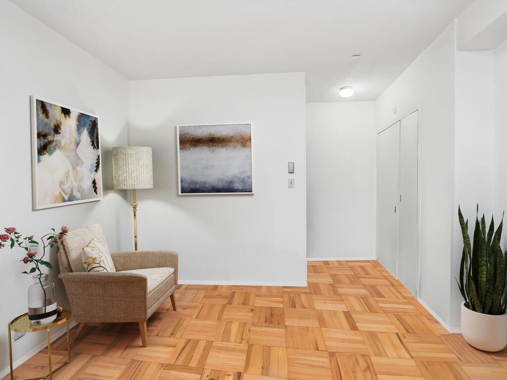 4 Fordham Hill Oval, Unit 8D photo 2