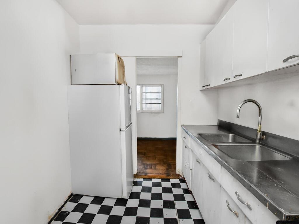 4 Fordham Hill Oval, Unit 8D photo 3
