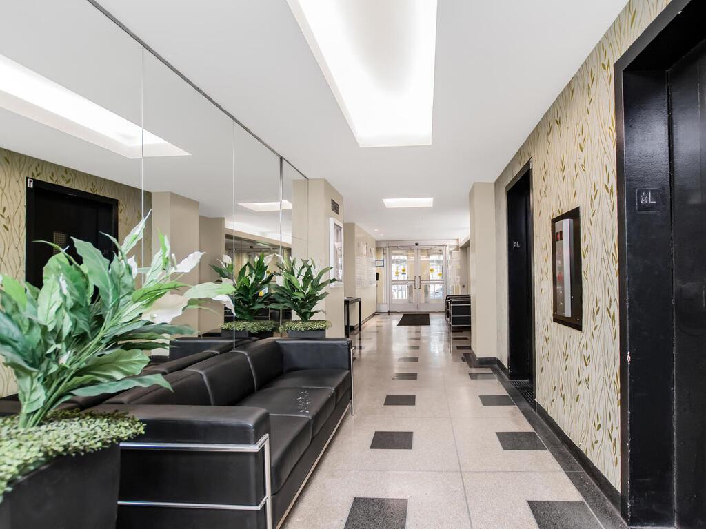 4 Fordham Hill Oval, Unit 8D photo 8