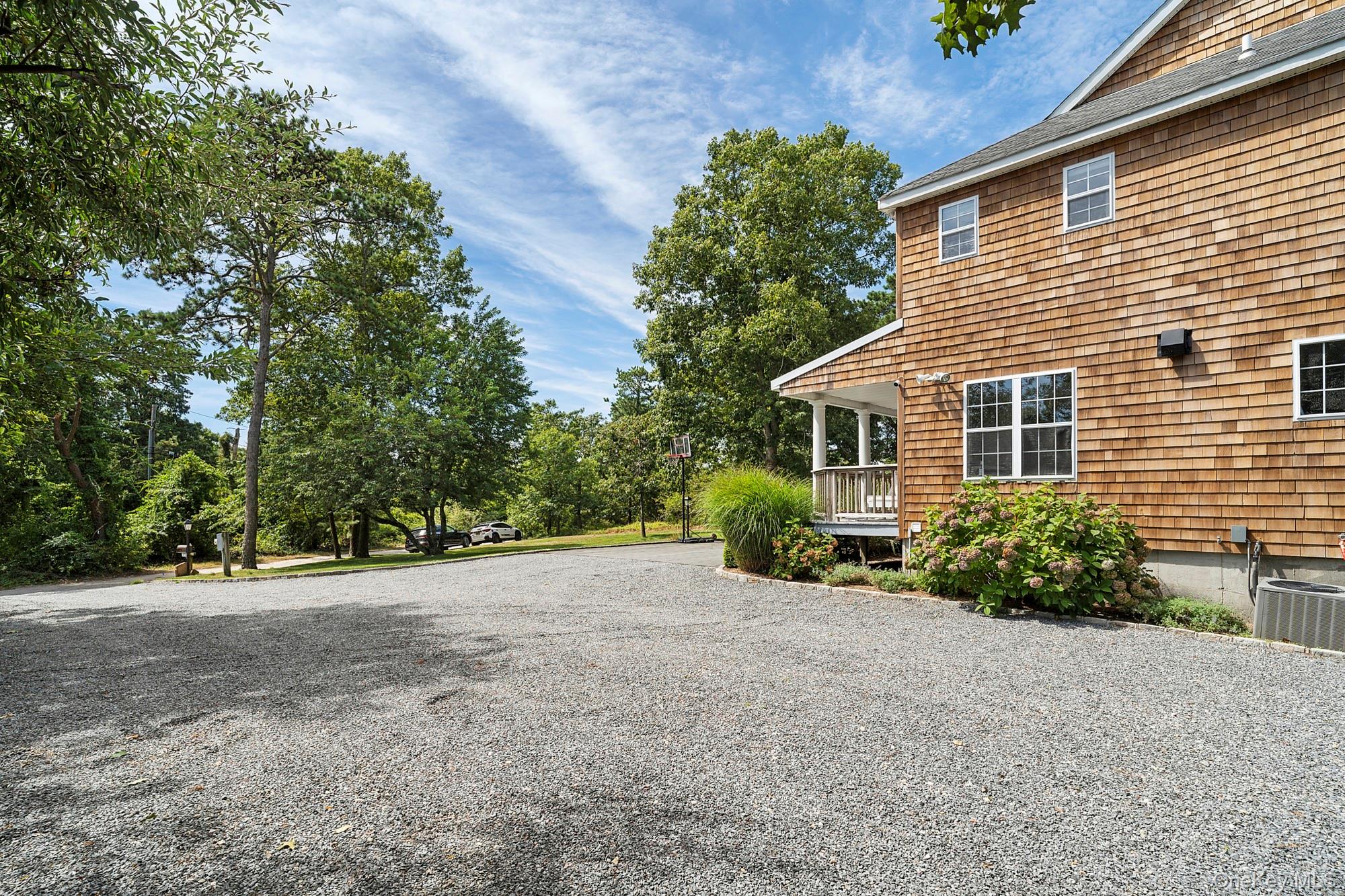 71 Old Canoe Place Road – For Rent photo 7