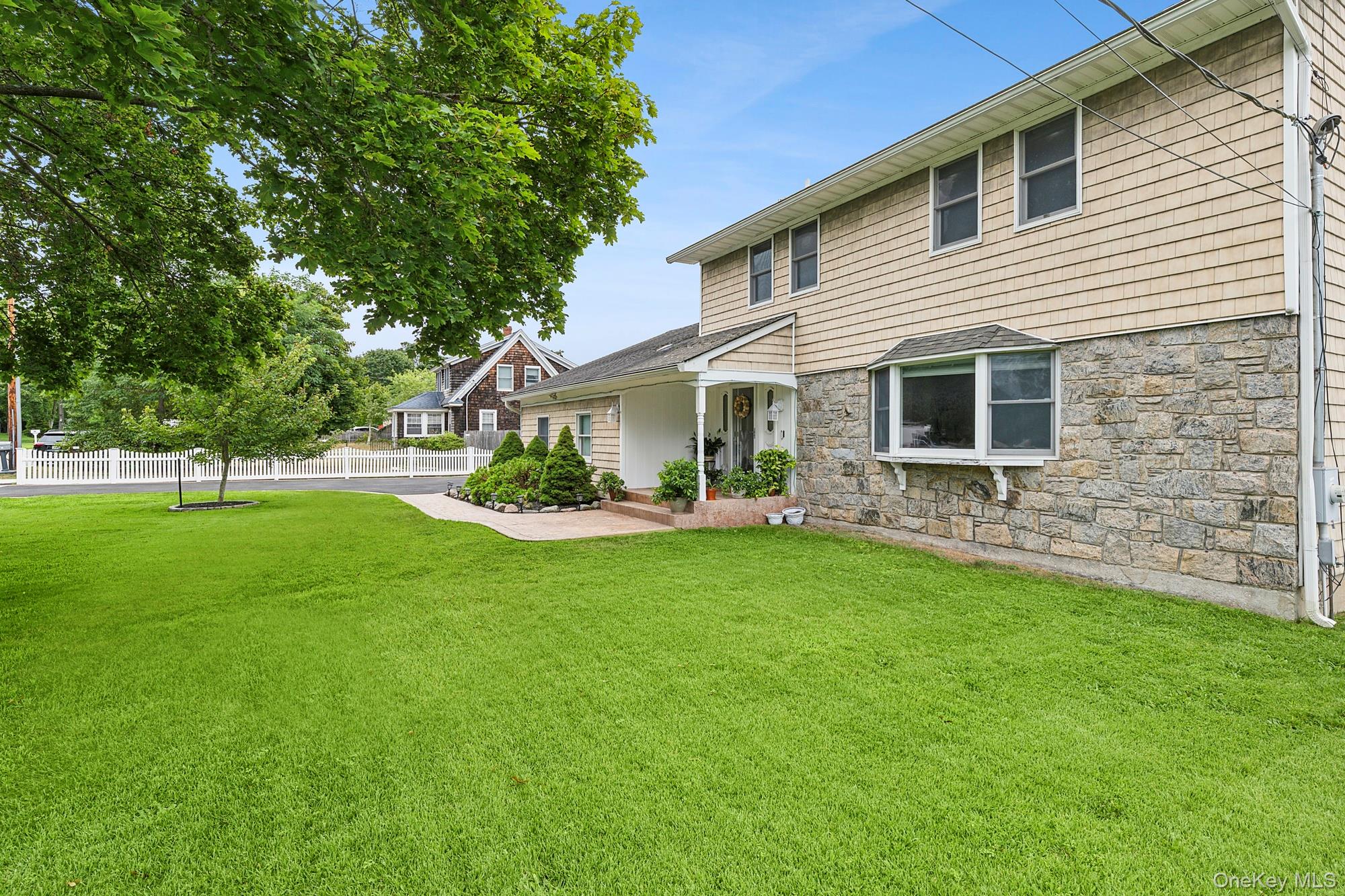 48 Fanning Avenue – For Rent photo 2