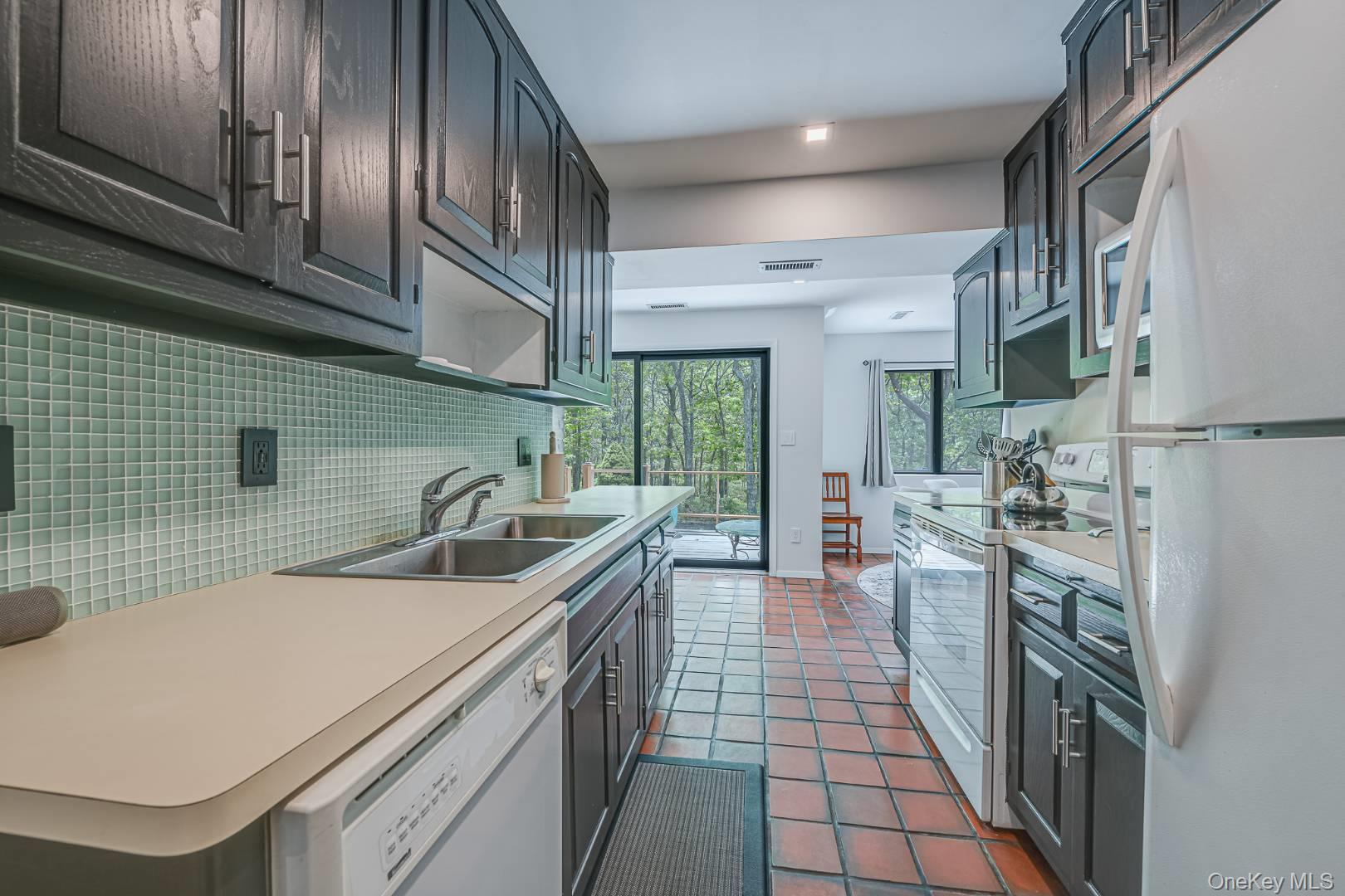 33 Rolling Woods Court – For Rent photo 5