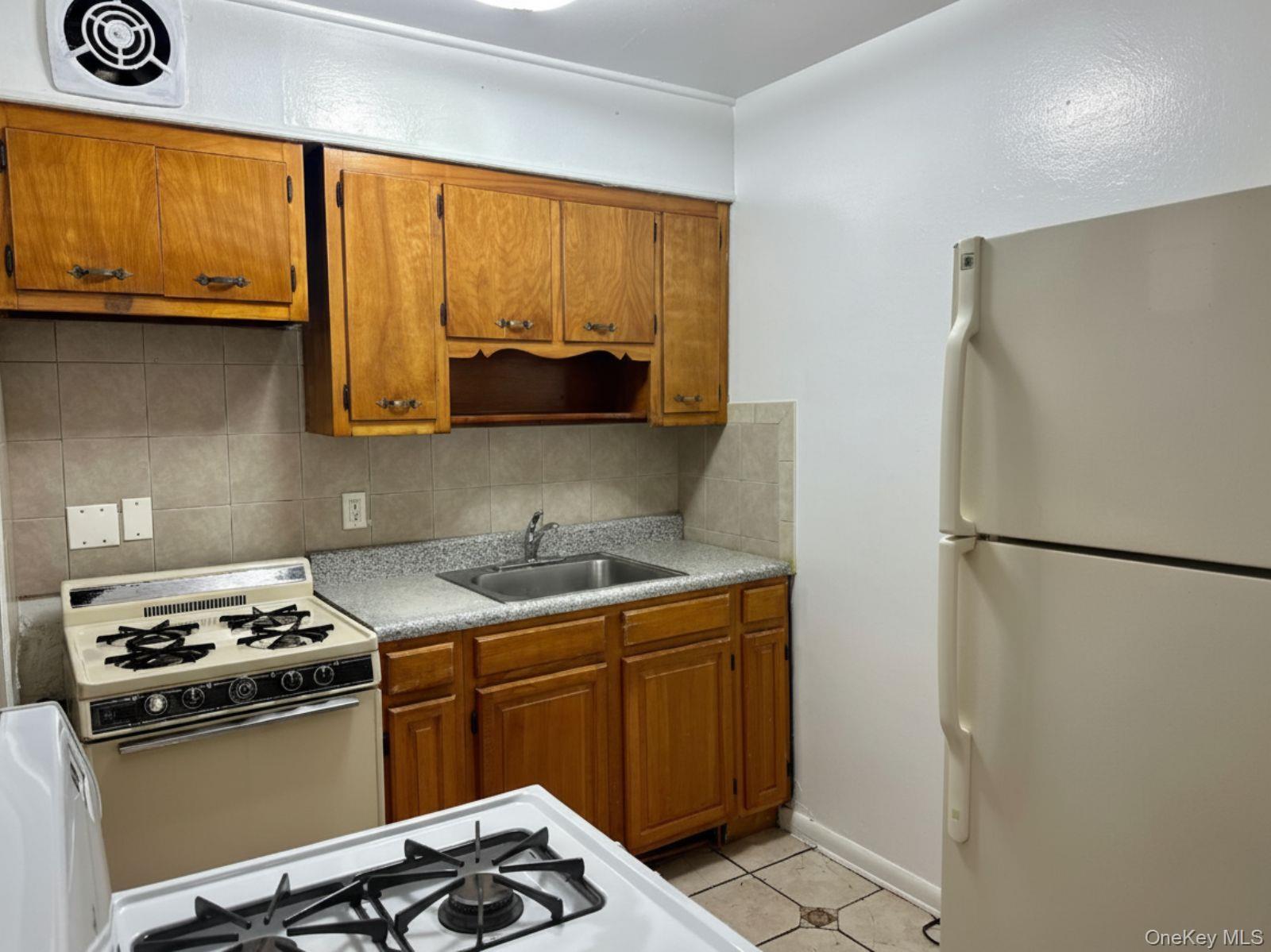42-23 68 Street – For Sale photo 17