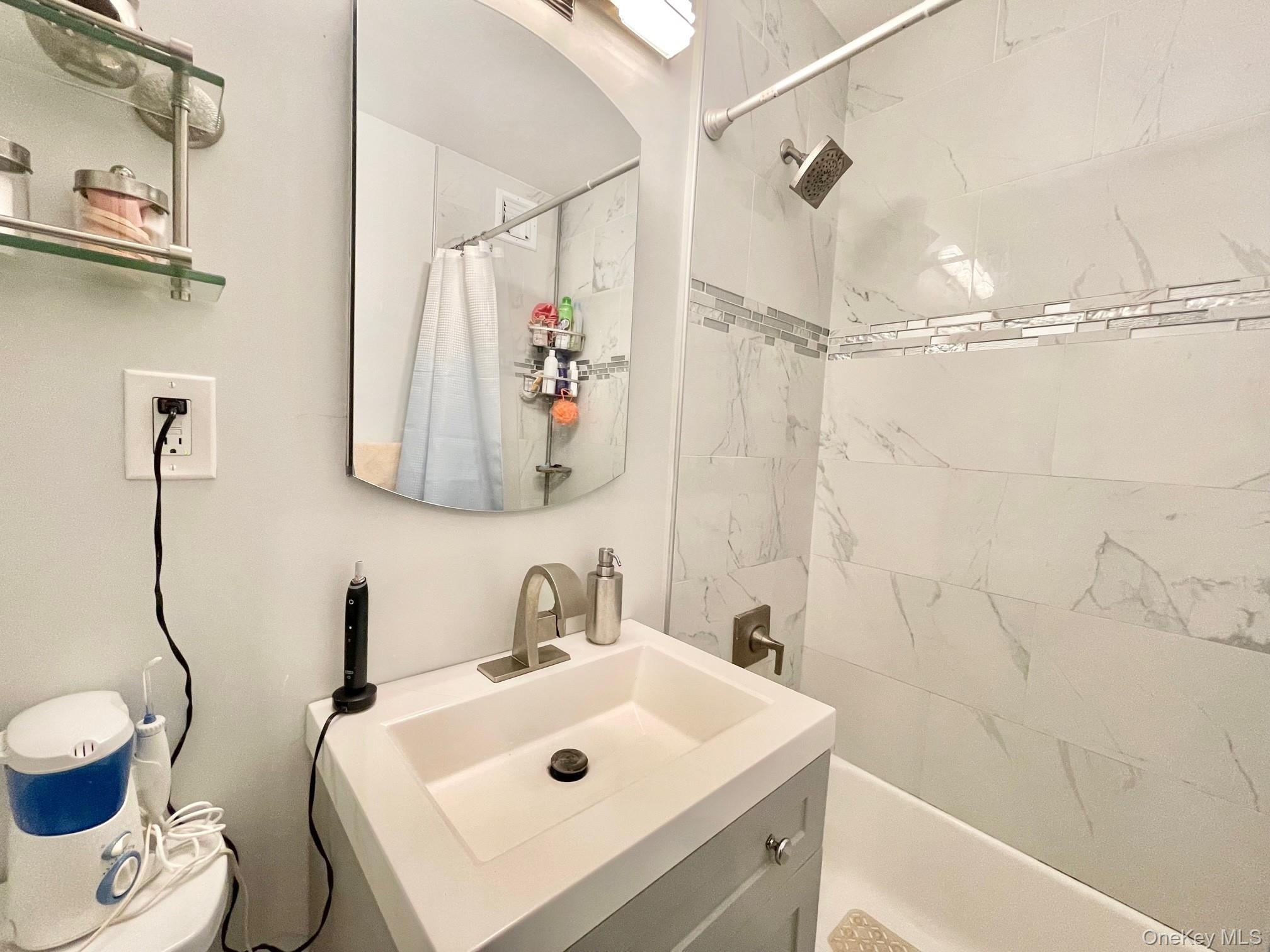 61-20 Grand Central Parkway, Unit A1503 photo 6