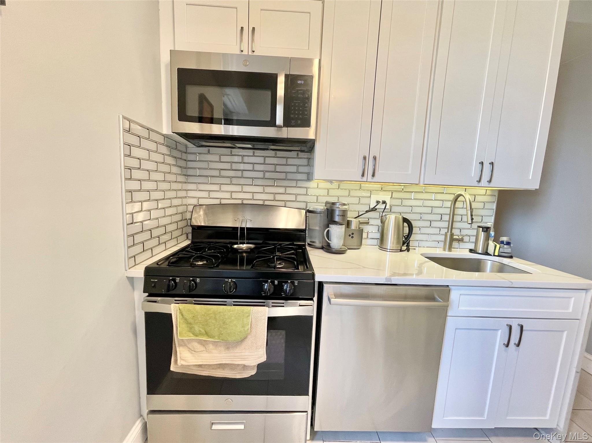 61-20 Grand Central Parkway, Unit A1503 photo 4
