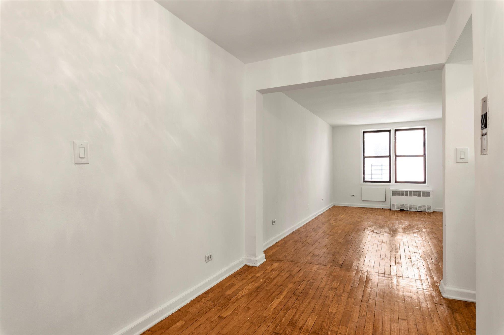 141-05 Pershing Crescent, Unit 117 photo 2