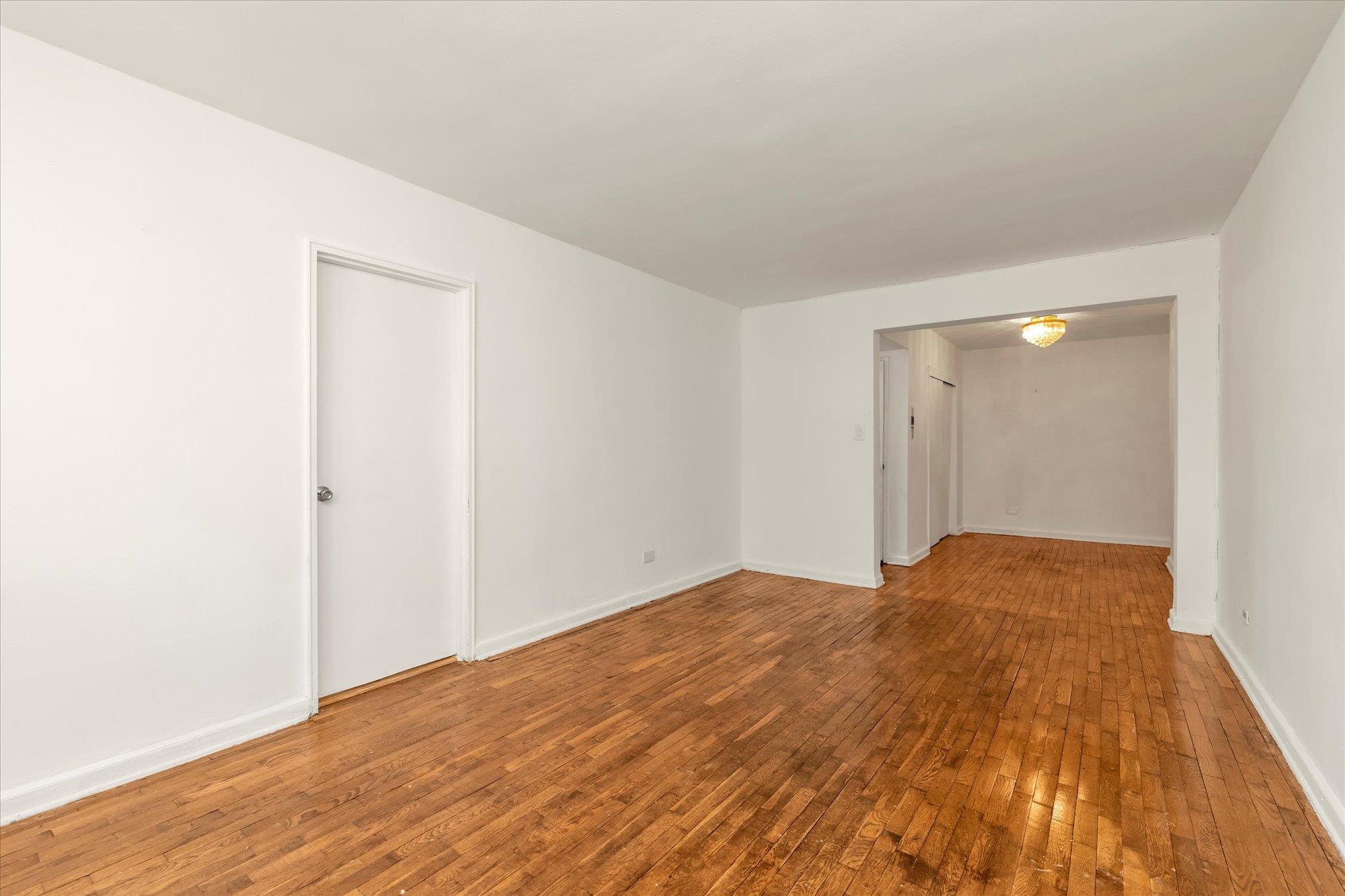 141-05 Pershing Crescent, Unit 117 photo 5