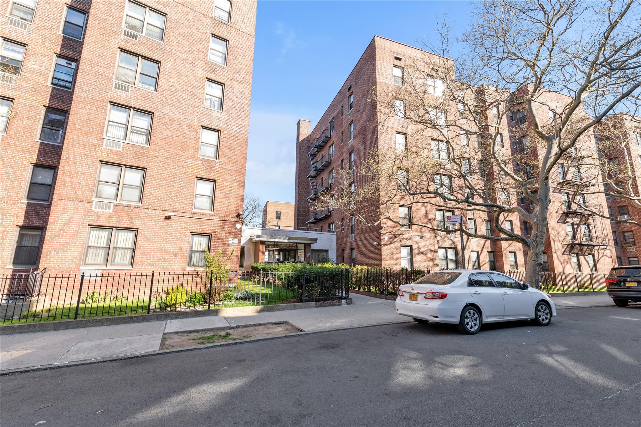141-05 Pershing Crescent, Unit 117