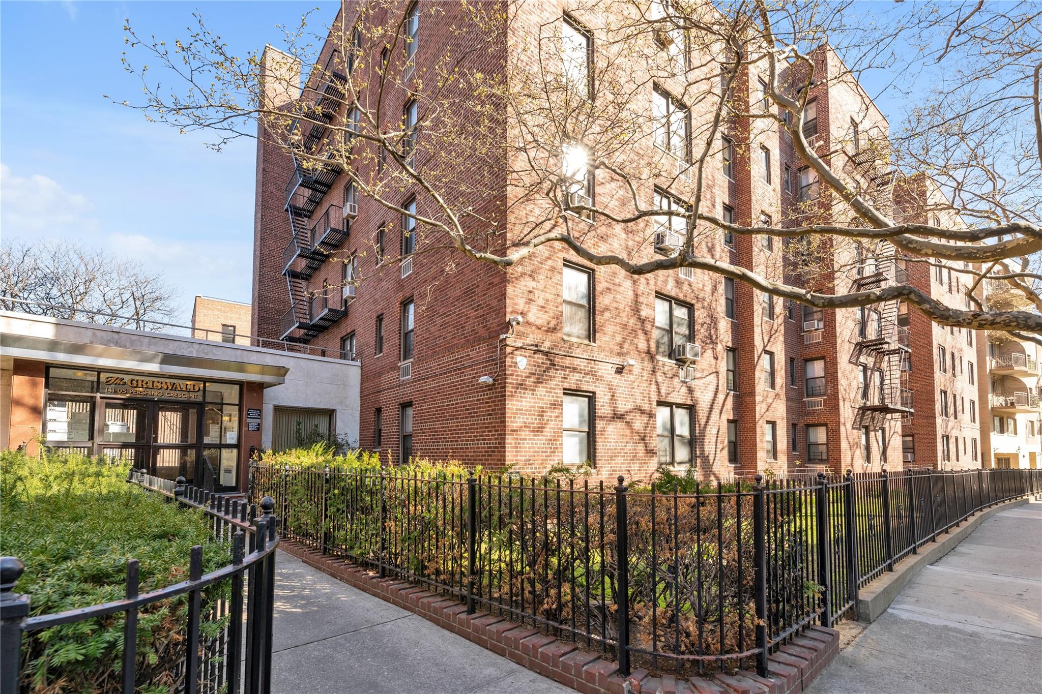 141-05 Pershing Crescent, Unit 117 photo 4