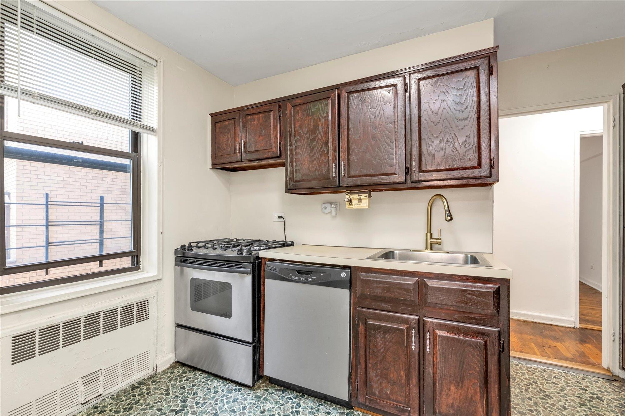 141-05 Pershing Crescent, Unit 117 photo 9