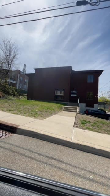 121-123 Rombout Avenue, Unit 2