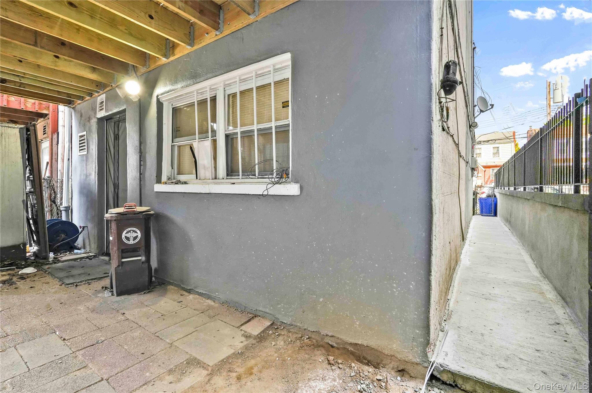2723 Colden Avenue – For Sale photo 25