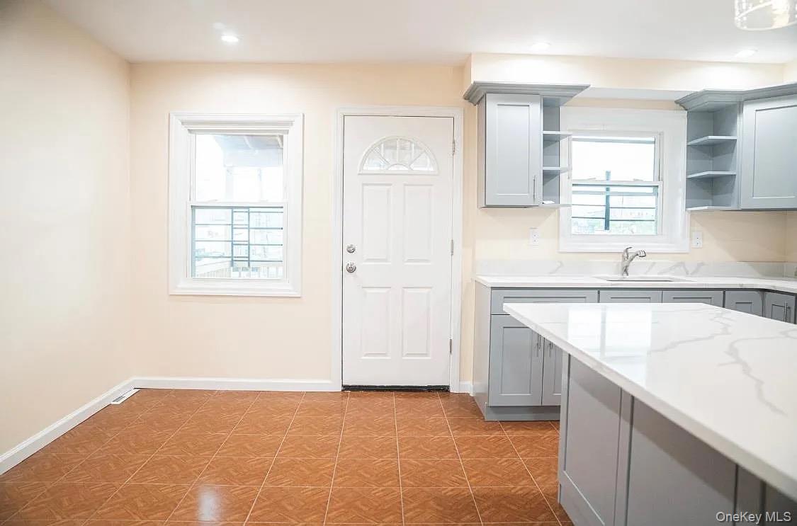 2723 Colden Avenue – For Sale photo 4