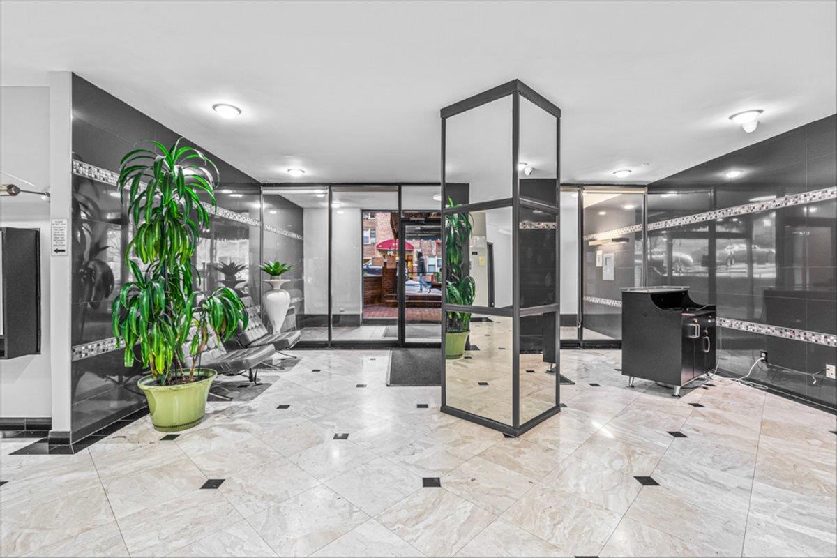 67-30 Clyde Street, Unit 7S photo 2