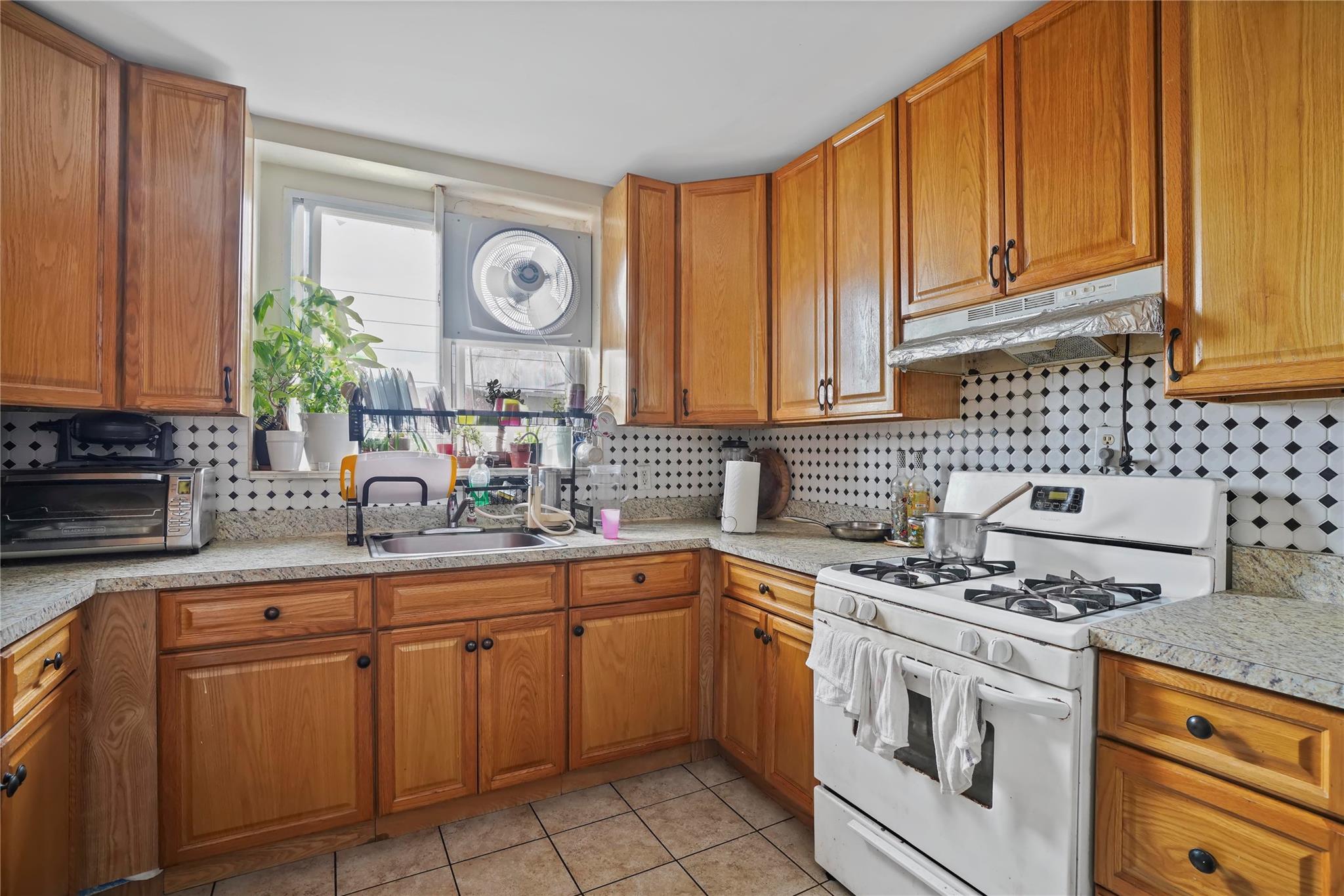 1890 W 6th Street – For Sale photo 8