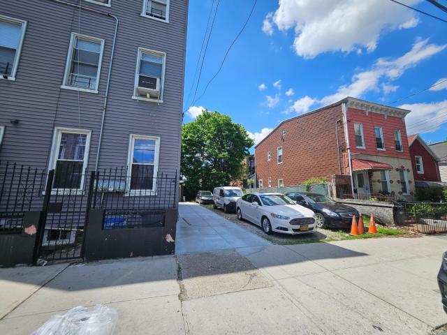 400 Linwood Street – For Sale