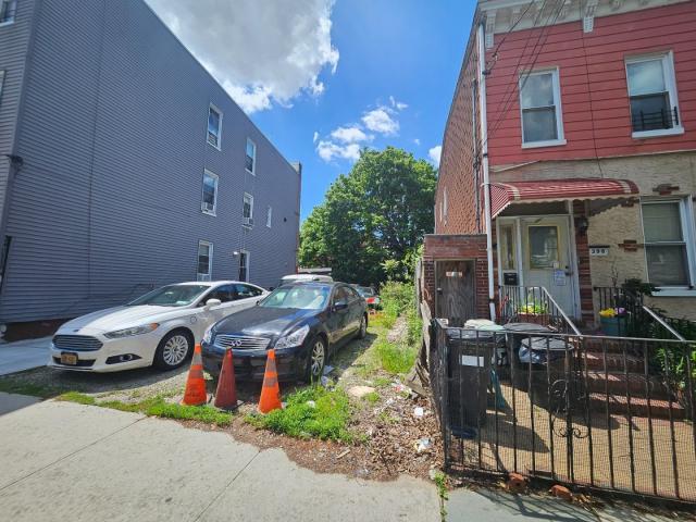 400 Linwood Street – For Sale photo 3