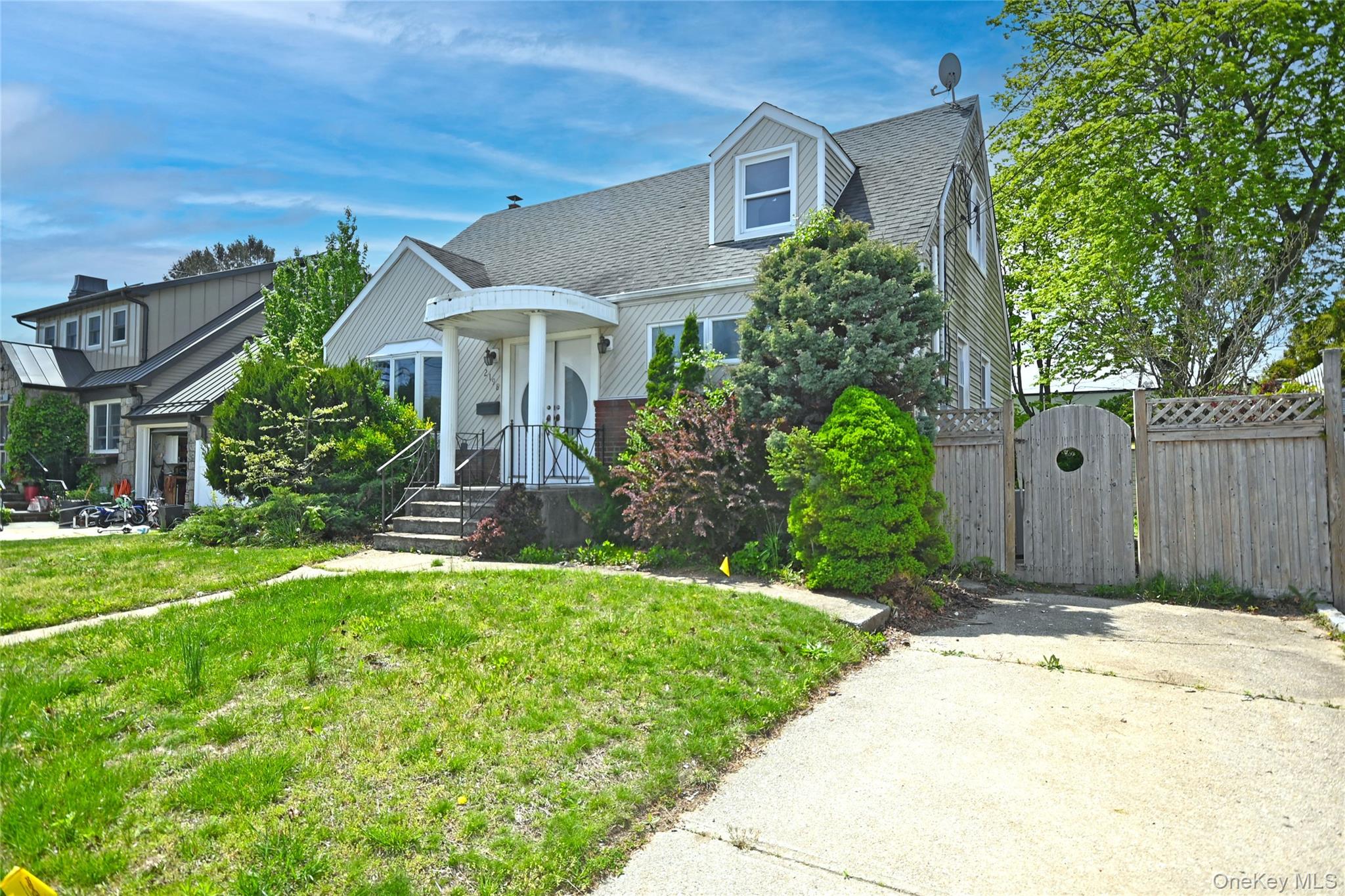 2198 Willow Street – For Sale