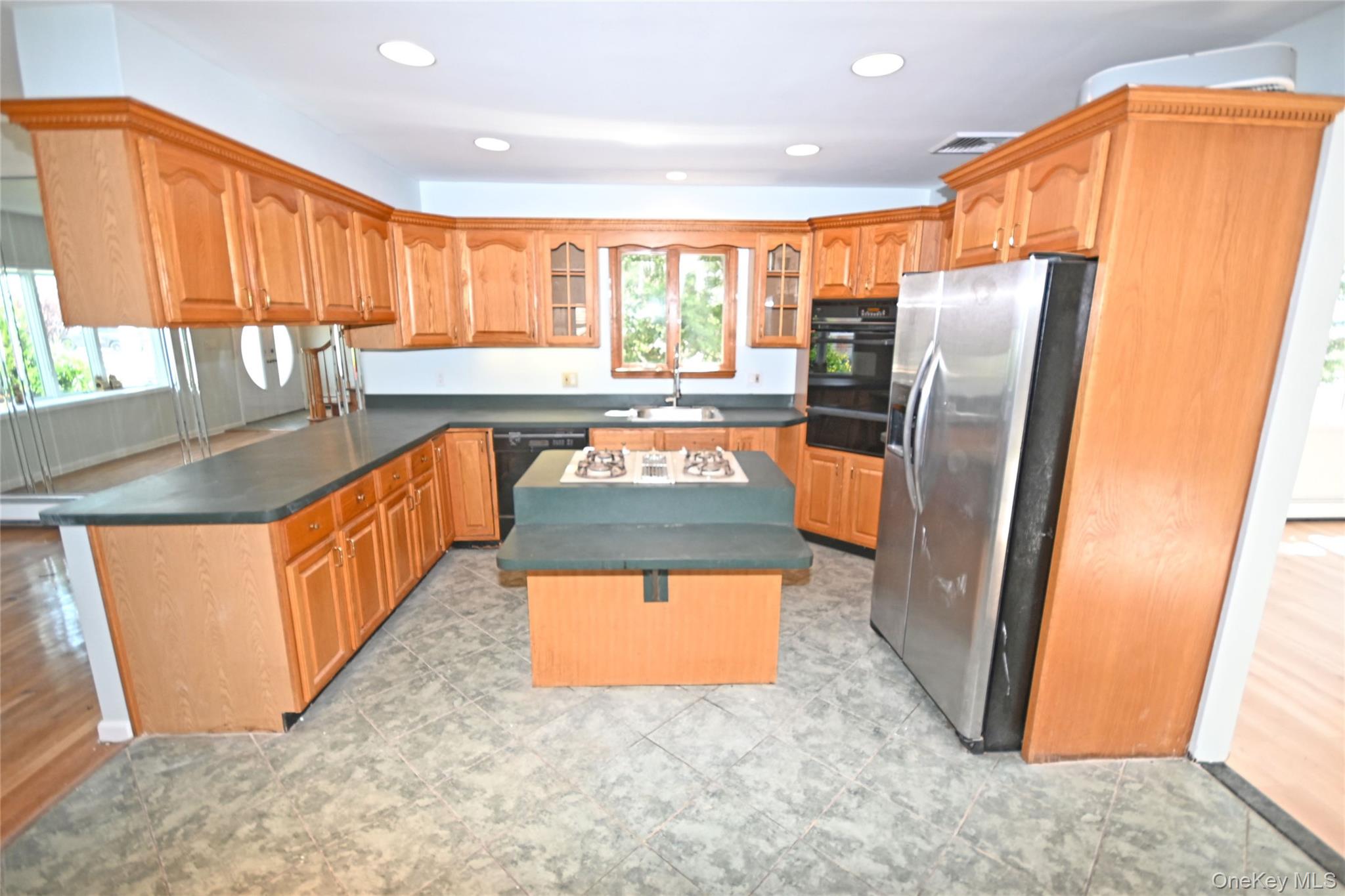 2198 Willow Street – For Sale photo 2