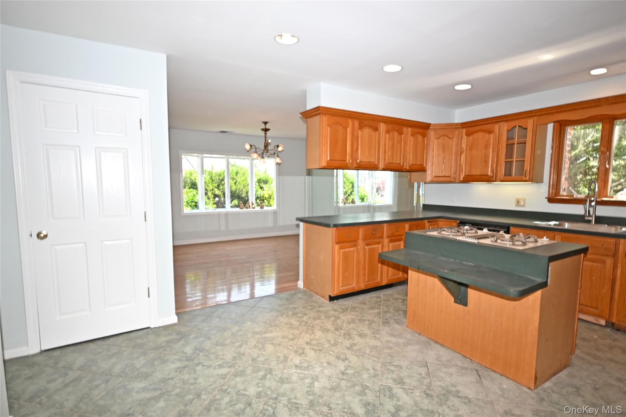 2198 Willow Street – For Sale photo 4