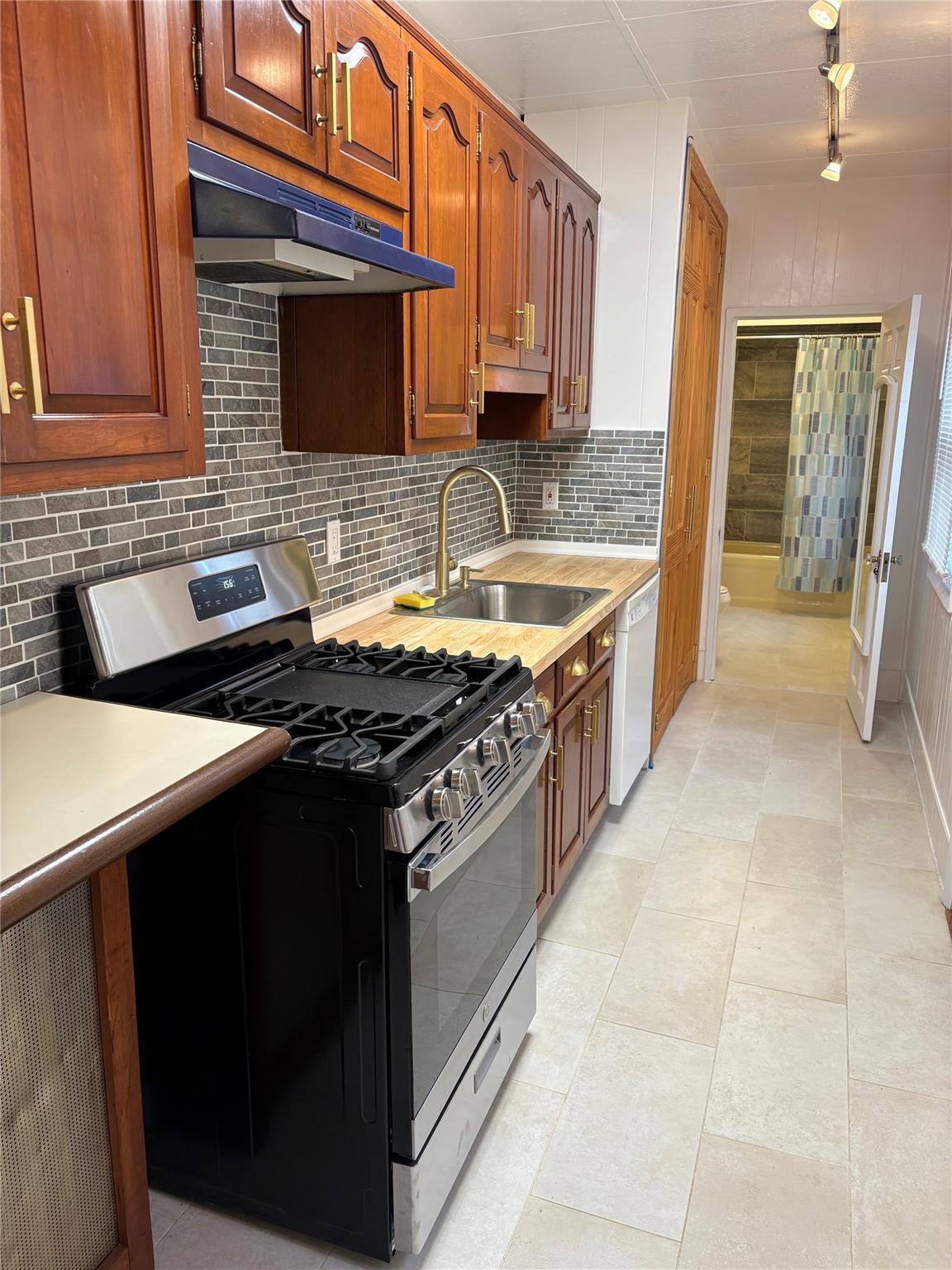 62 South Washington Street – For Rent photo 2