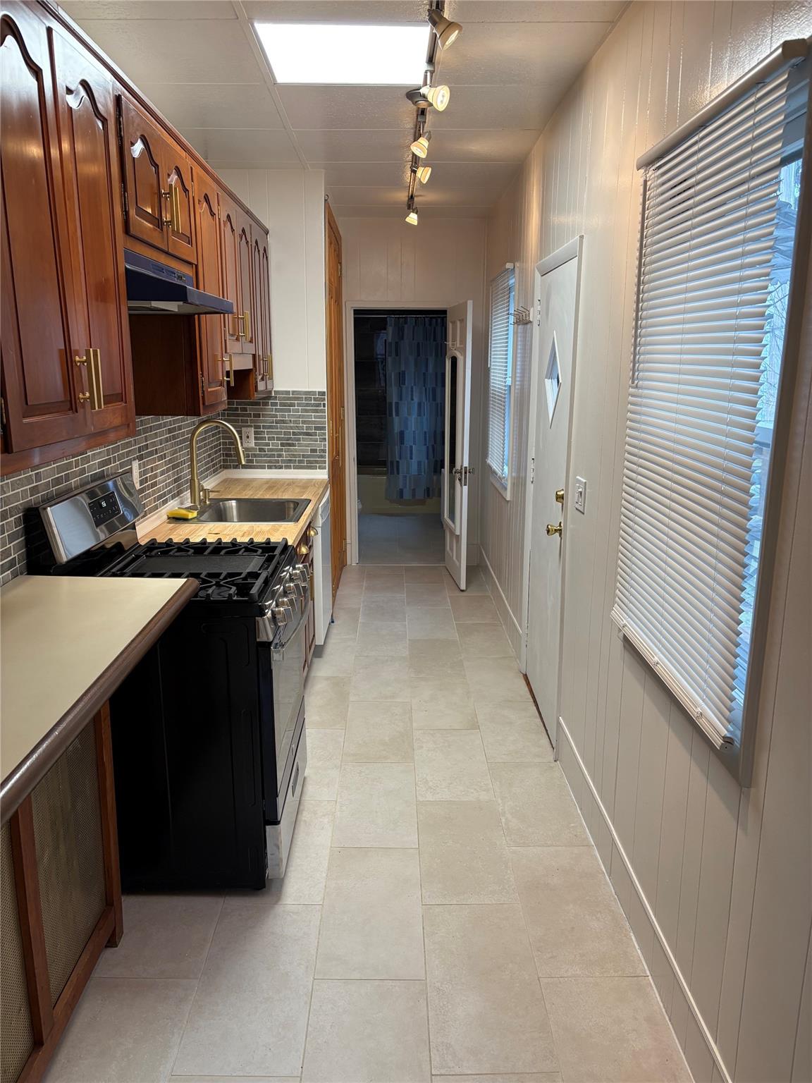 62 South Washington Street – For Rent