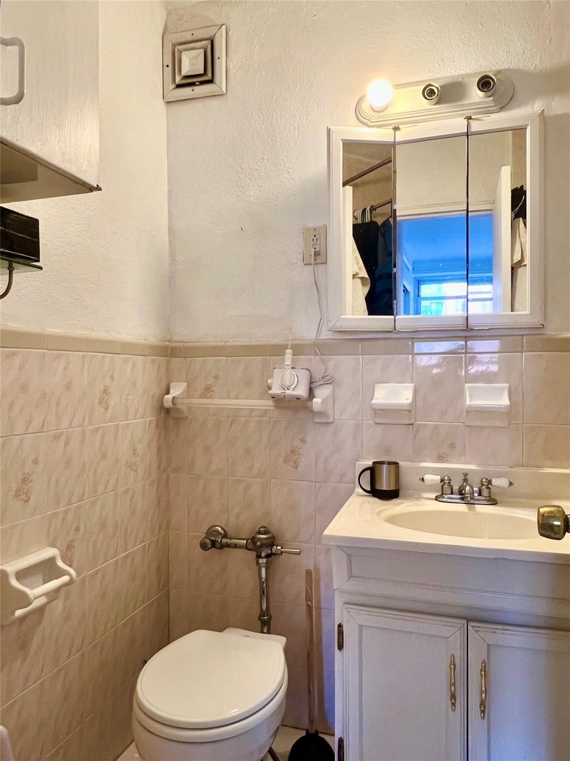 142-05 Roosevelt Avenue, Unit 301 photo 7