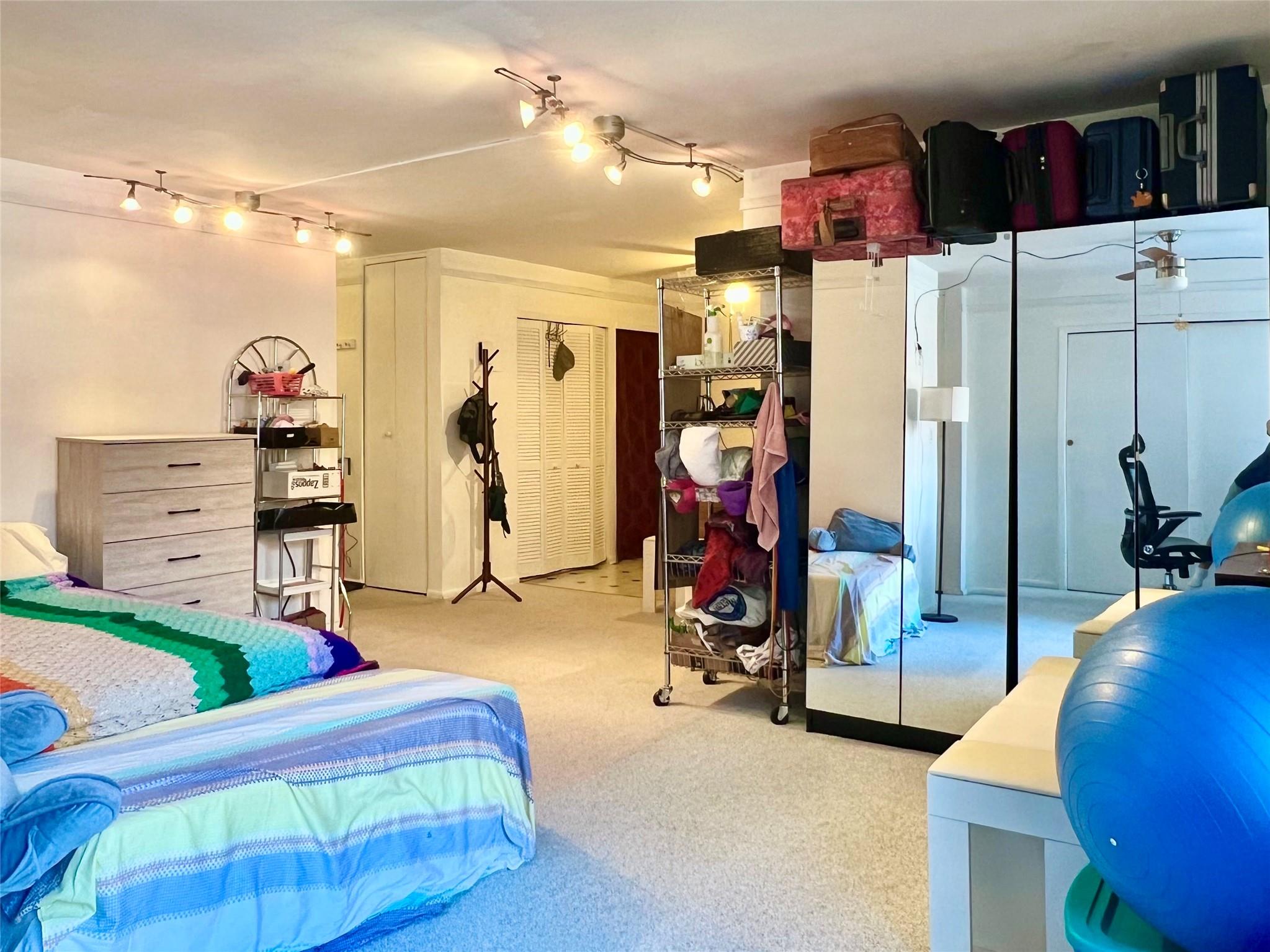 142-05 Roosevelt Avenue, Unit 301 photo 4
