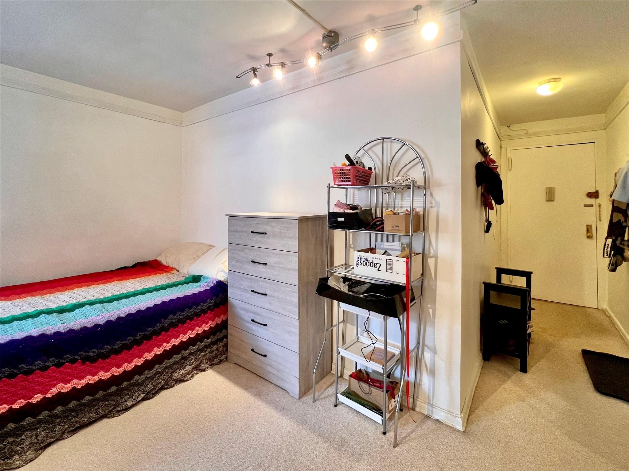 142-05 Roosevelt Avenue, Unit 301 photo 3