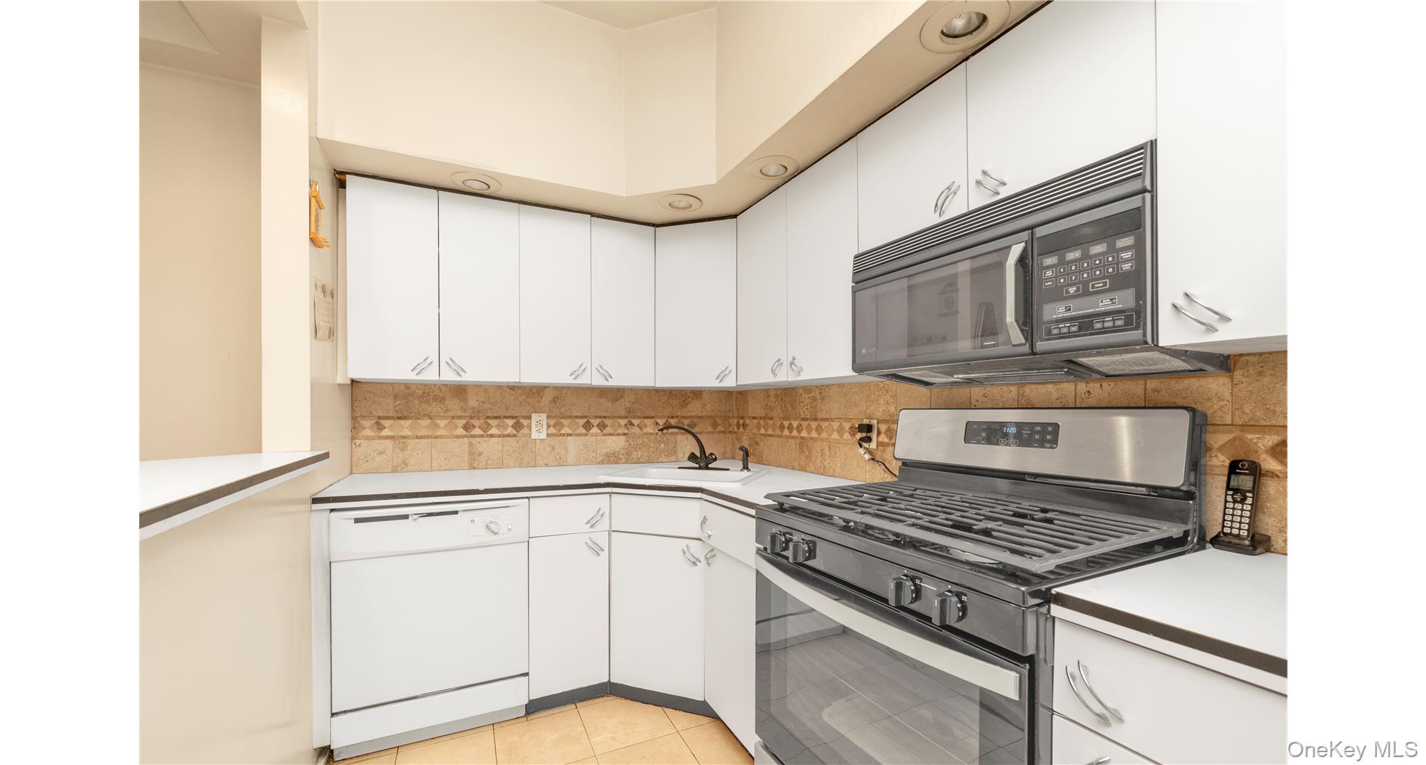 160-15 Powells  Cove Boulevard, Unit D203 photo 5