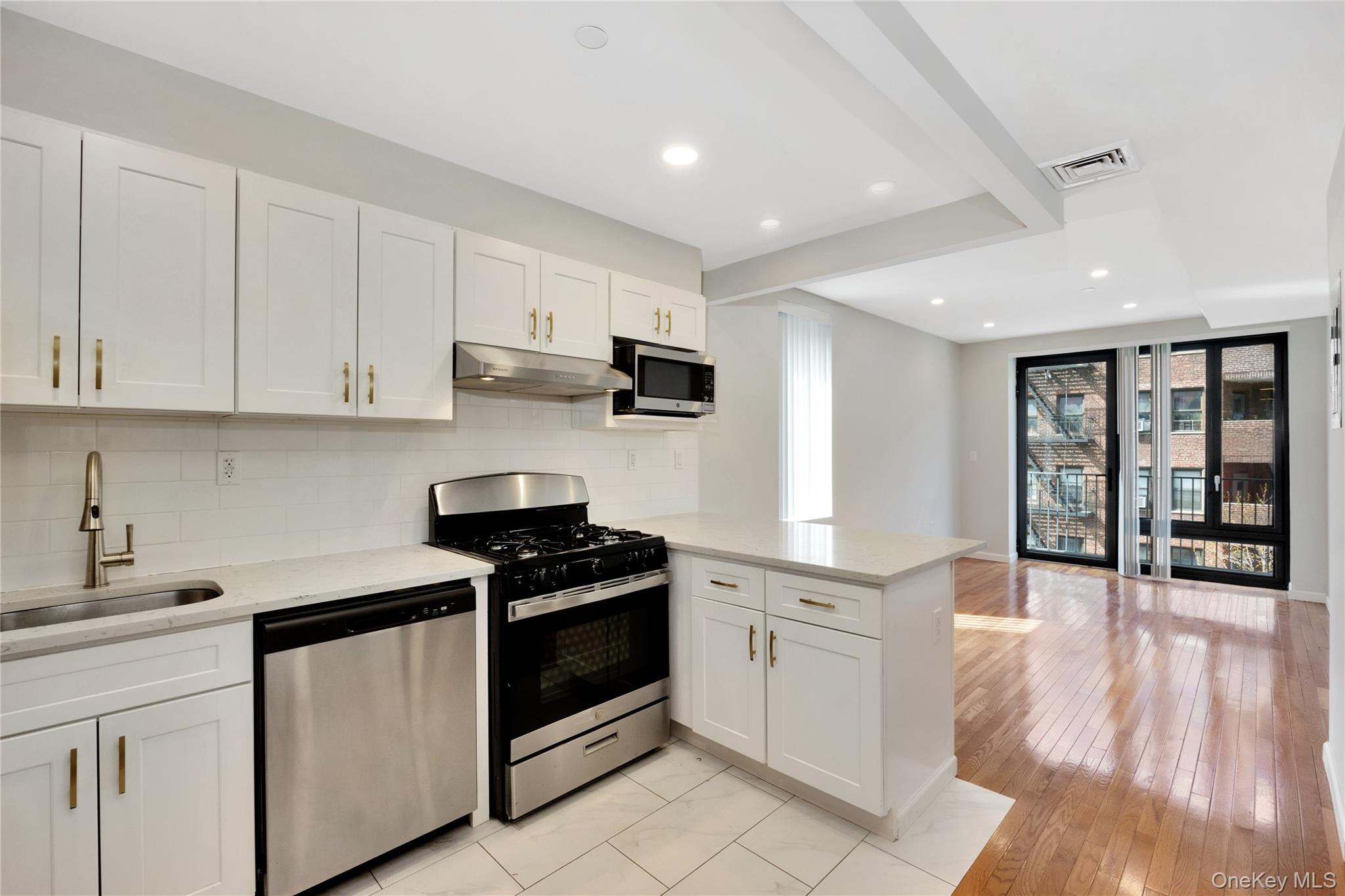 148-36 89th Avenue, Unit 3C photo 3